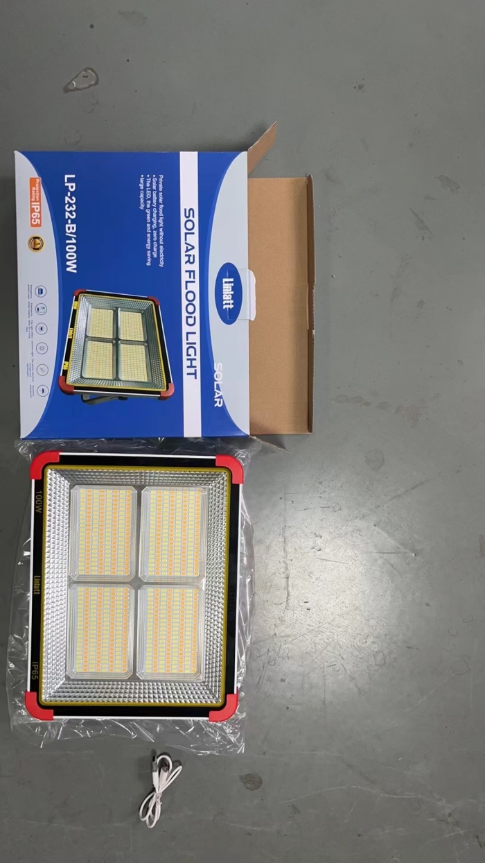 太阳能户外灯100w 550个 六节电池 低价处理