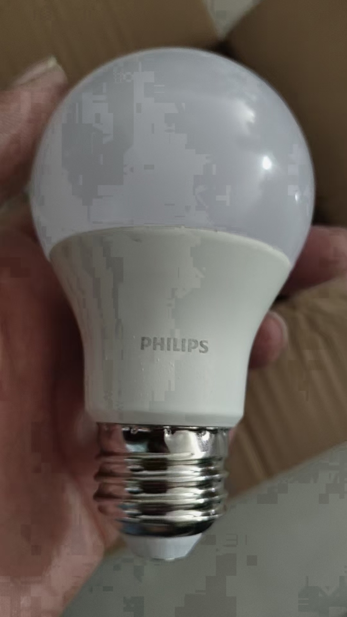 飞利浦120VA泡，10w，2700K，工业包装。6000pcs。低价出售。