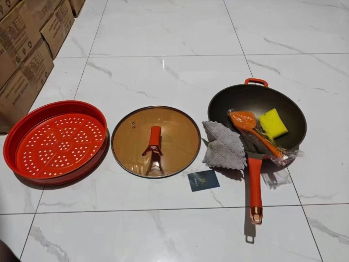 钛金不粘锅600套独立包装，材质，压铸铝，带蒸笼，送硅胶铲送抹布清洁球，仓库到期清仓处理，废铝价拉走