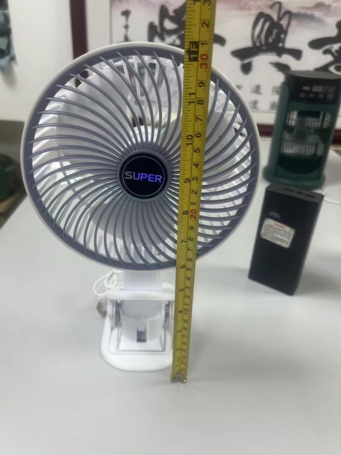多功能夹子风扇， 1000个左右， 快递盒包装！ 几块钱一个清。