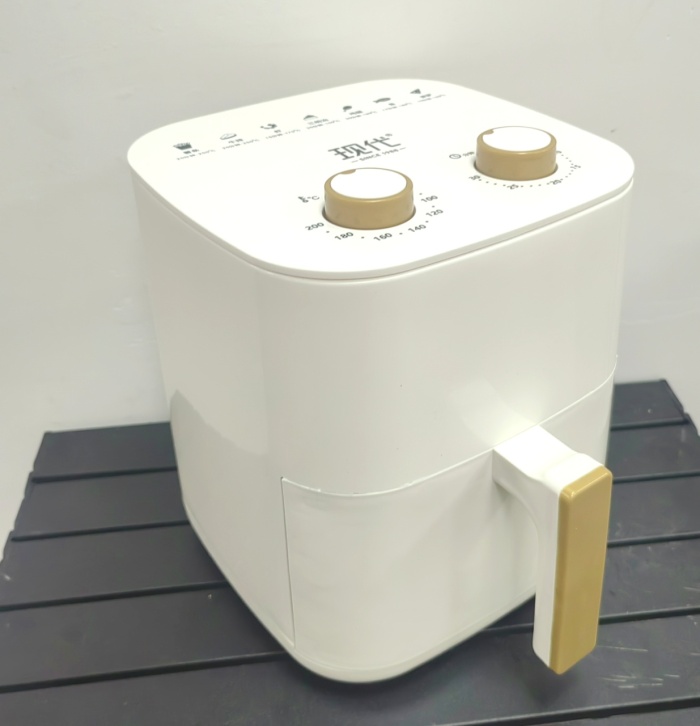 产品名称：现代5.8L空气炸锅 产品型号：SZY-ZG-56606 额定电压：220V 额定频率：50Hz 额定功率:1200W 整箱数：6个 箱规：820*320*650mm