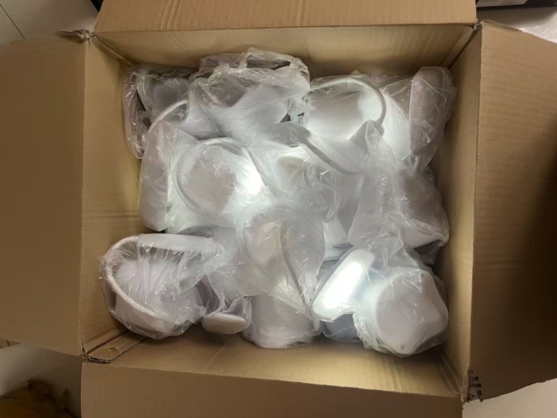 台灯不到4000个，块块钱清货，可单款清货清货，能做的联系！