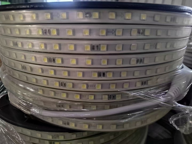 美的220Ⅴ5050/72灯白光6000米低价出售