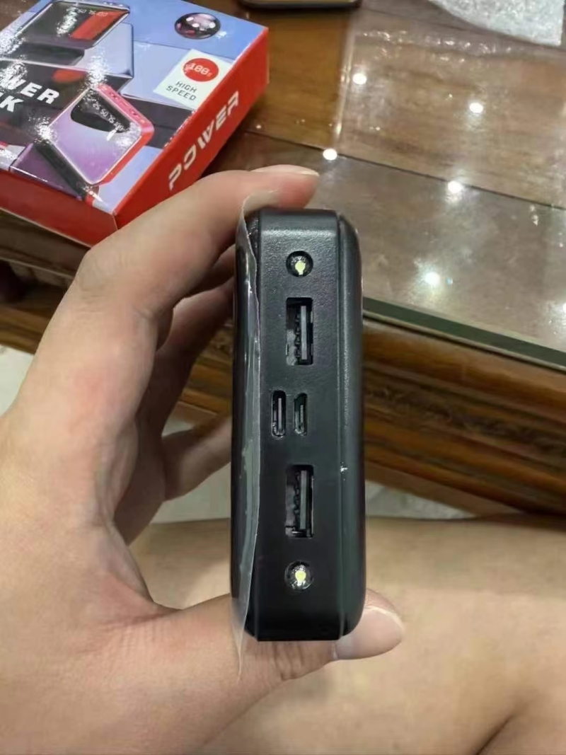 还有600套，充电宝5000毫安，带手电筒，全新整齐，有兴趣私聊，一箱100套