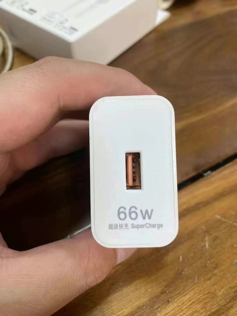 还有5000套，华为超级快充套装，全新整齐，一箱138套，有兴趣私聊