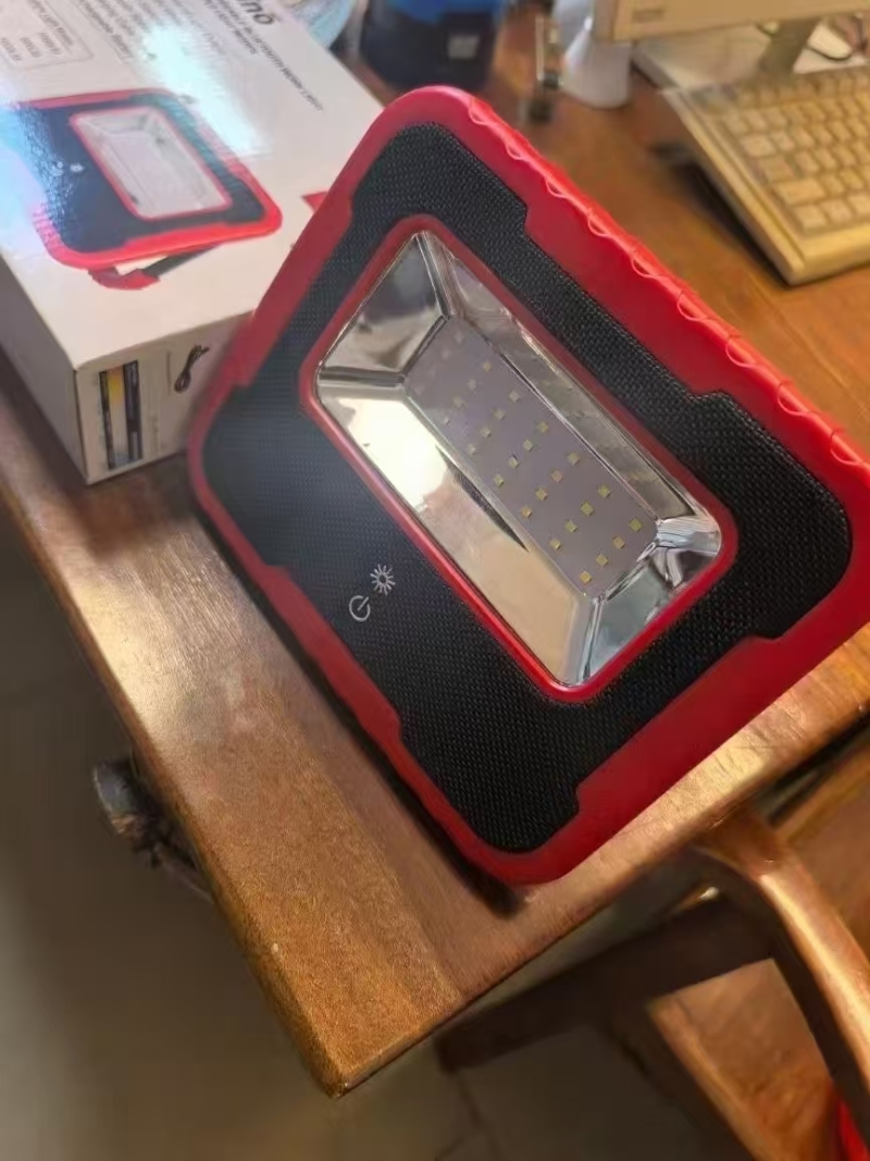 户外露营音响灯质量嘎嘎的。 又是音响，又是多功能露营灯！ 音乐+照明+爆闪警示！ 500个 处理