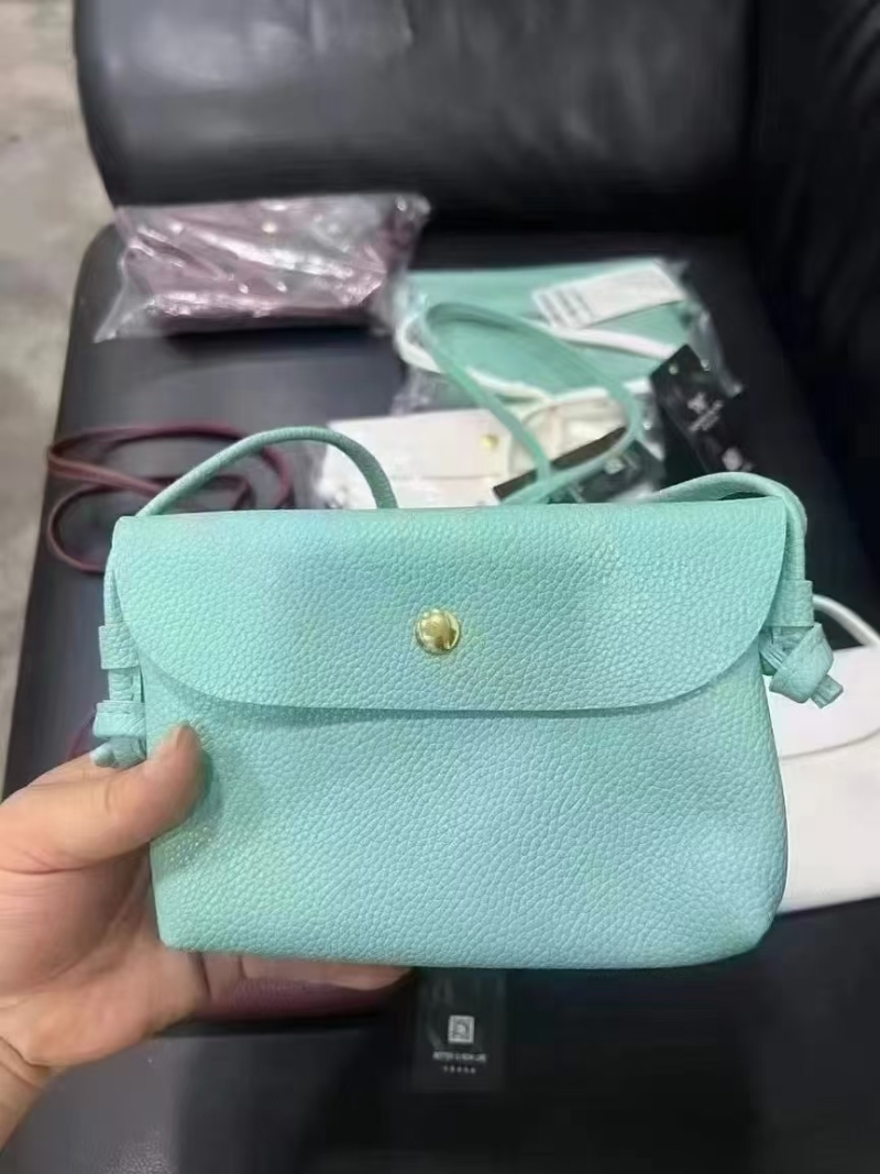 出口货精品女士腋下包几千个，个位数