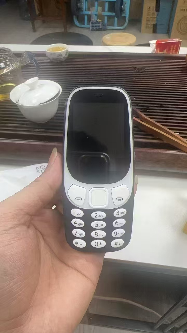 出口外贸， 2.4/2.6屏外单功能机， 多国语言， 2800套全新机， 现底价处理， ​2X元处理。