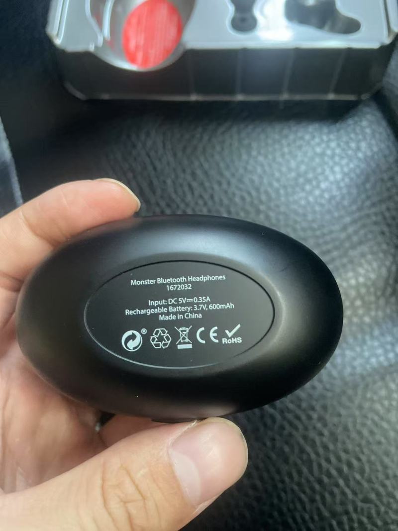 高端品牌蓝牙耳机，全新原封，全检出货，到货2500套。