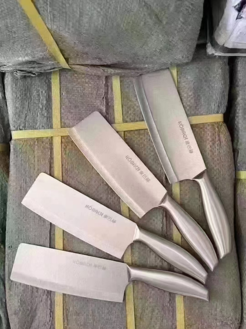 康巴赫菜刀剩余1000把左右，特锋利特亮，一箱250把，懂货的速度，几块钱的事