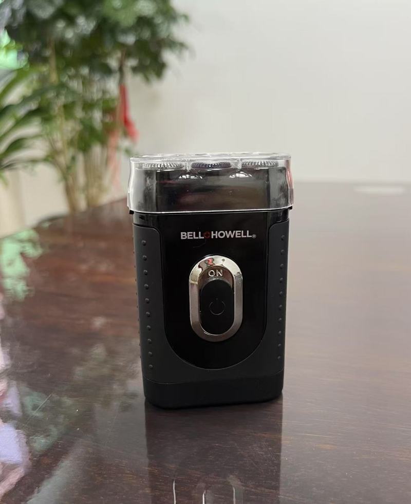 外贸BELLHOWELL 三头刮胡刀， 彩盒尺寸 12.5×18×4.5厘米， 重量 197克， 每箱50盒， 数量500盒