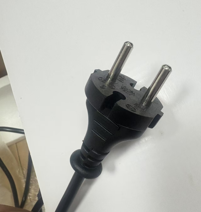 220v出口外贸， 品牌电饭煲 欧规，两圆插头， 国标4升，700W， 1800台 低价！