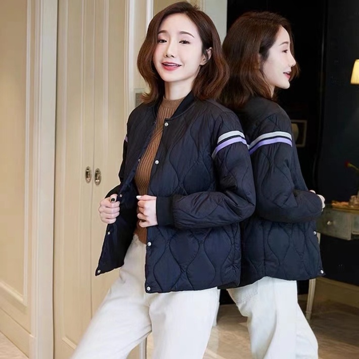 3000件女士轻薄小棉衣，颜色尺码齐全，独立包装，做工质量不错，清货18块