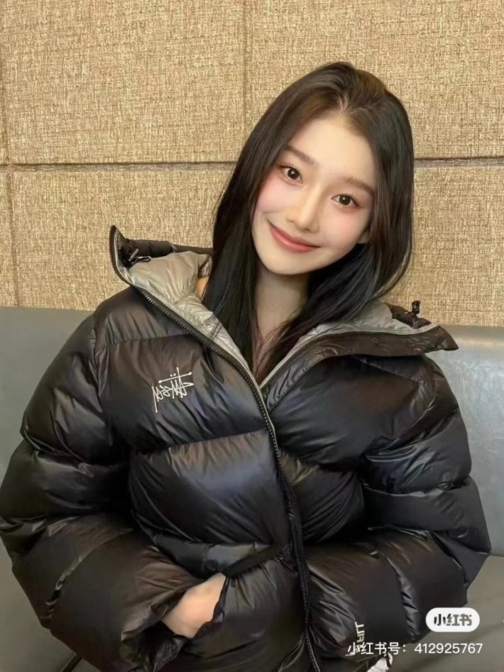 斯图西潮牌羽绒服 150 件 三标齐全 情侣款 清货联系