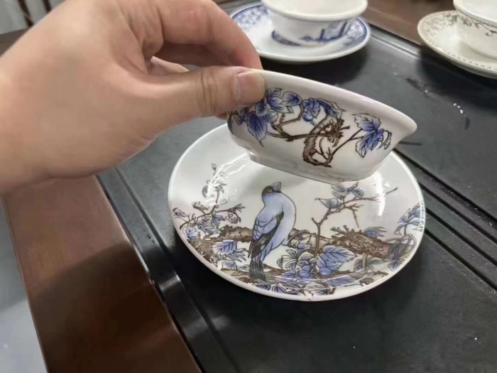 30000套消毒餐具，一碟一碗，全清1. X元／套