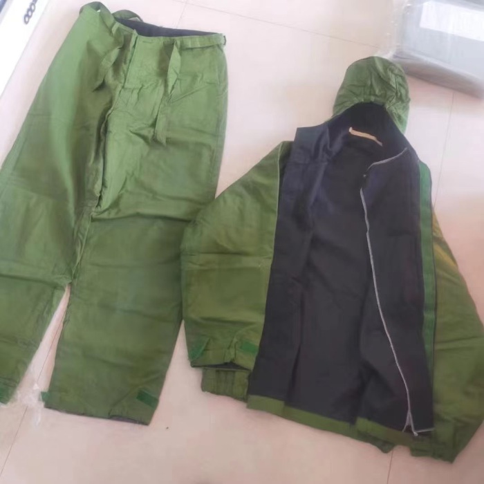 军品库存82防毒服.特种材料，几千套处理，可以当工作服，