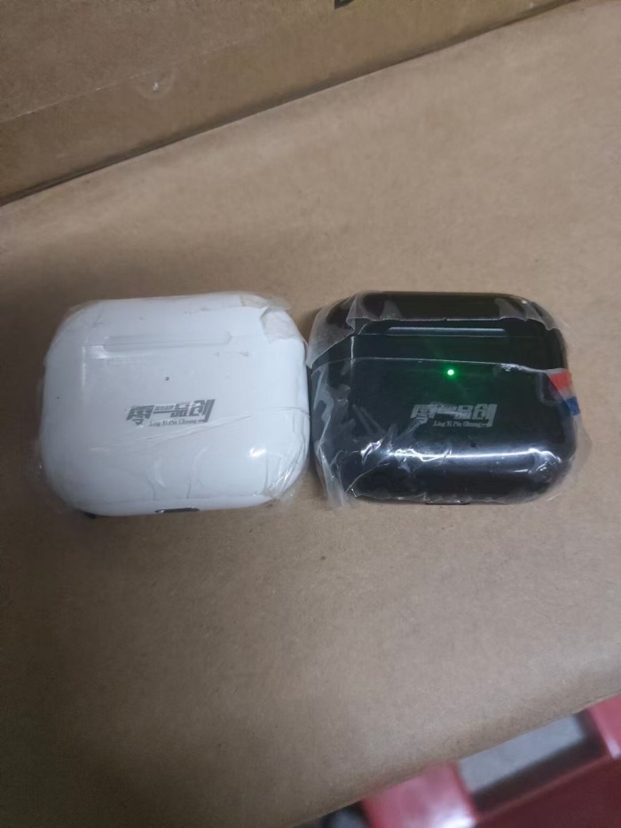 四代蓝牙耳机，几百个，几块钱处理。