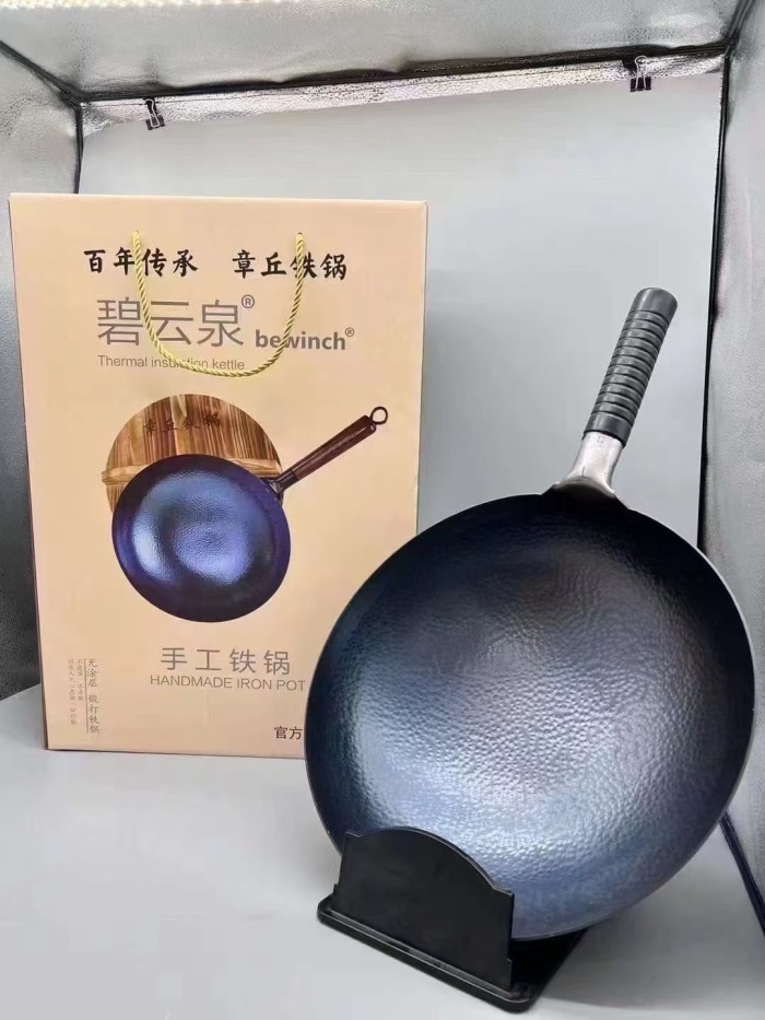 章丘铁锅5600套，一箱10个，直径32公分，原箱原件，独立包装，适合礼品促销，工厂直发，1000件起批，十几块钱的事