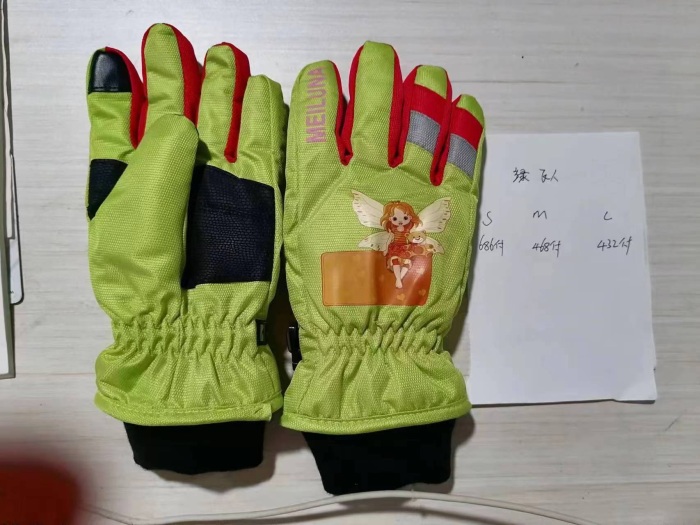 滑雪手套 ，成人儿童混批1000双。5.5元 清 清 清😁
