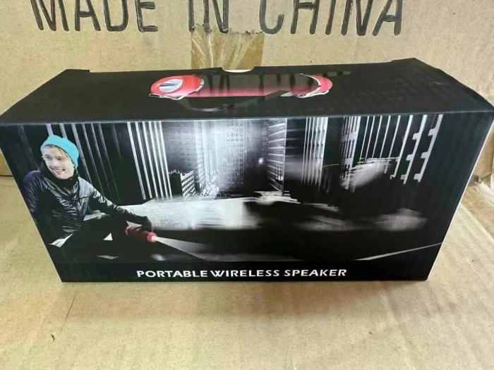 1450pcs，J11 便携式 手提蓝牙音响，FM收音/ USB / TF / LED手电，全新有电，箱规：39.5*38.3*434.5m/ 50pcs，21.95kg