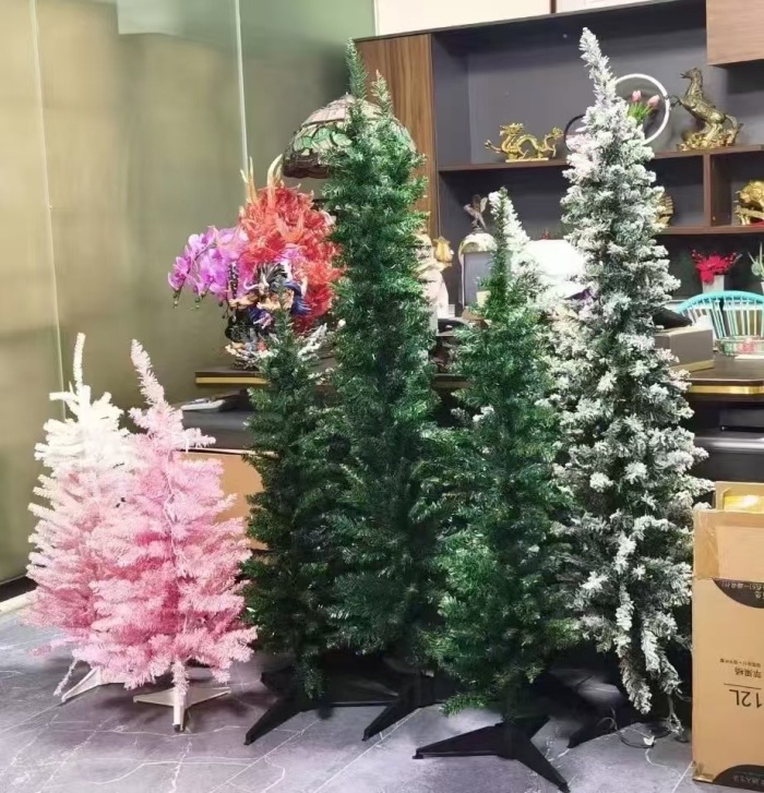 出口外贸圣诞树， 一条货柜的量，约5000来棵， 低价处理！ 有实力靠谱的来
