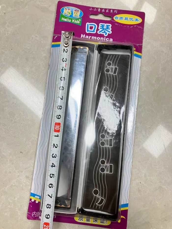 口琴纯铜的，308箱一箱12个，总3800盒，几块钱的事