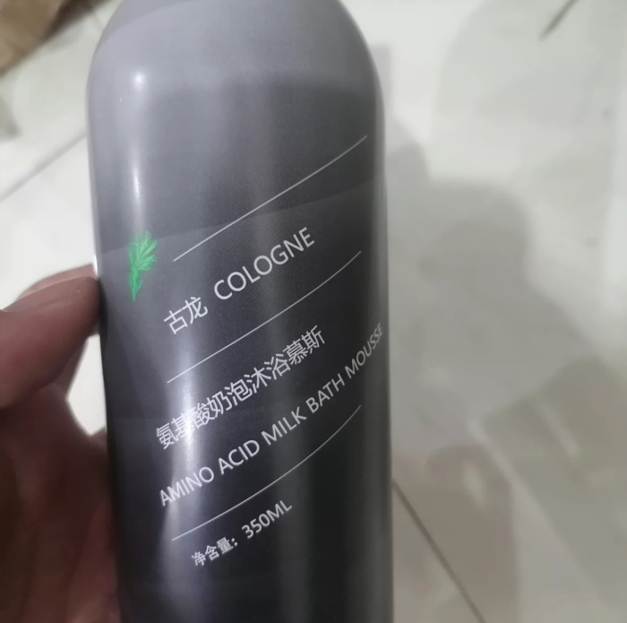 奶泡沐浴慕斯 350ml 2608 月，各几千瓶。铝罐 ​清仓处理！！