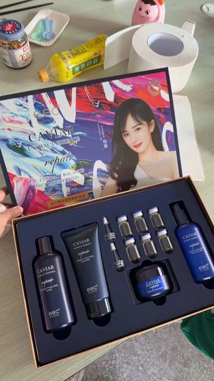 化妆品套盒3800套 日期到25年5月 7元一盒清
