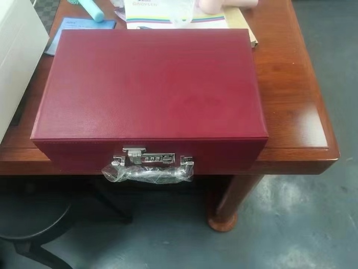 礼品盒收纳盒，2200个，都带密码锁，独立包装，原箱原件，，拼手速！几块钱的事