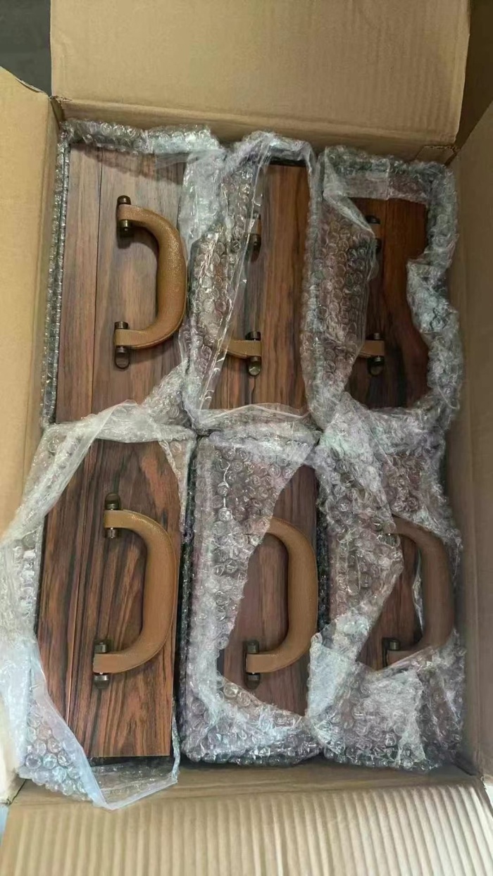 经典葡萄酒 24年 15度 750*2支 酒质超好资质齐全， 一箱6提，配海马刀开瓶器、倒酒器止滴环，有1000箱， 一提48元，20箱起发
