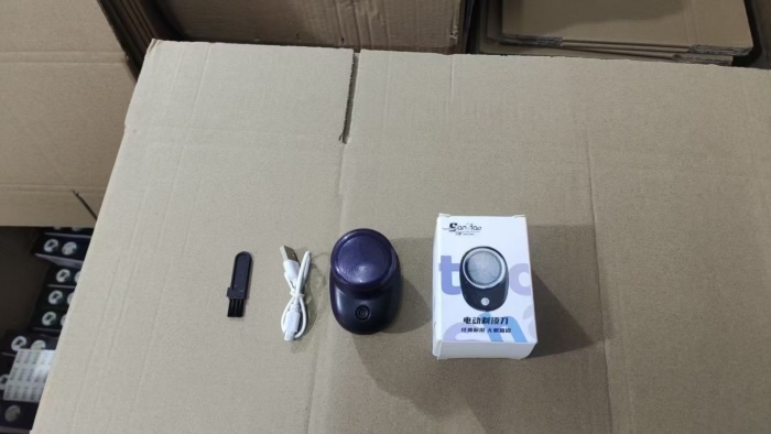 迷你剃须刀到货8000个，原箱原件。独立包装，质量保证，清货价5元一个。
