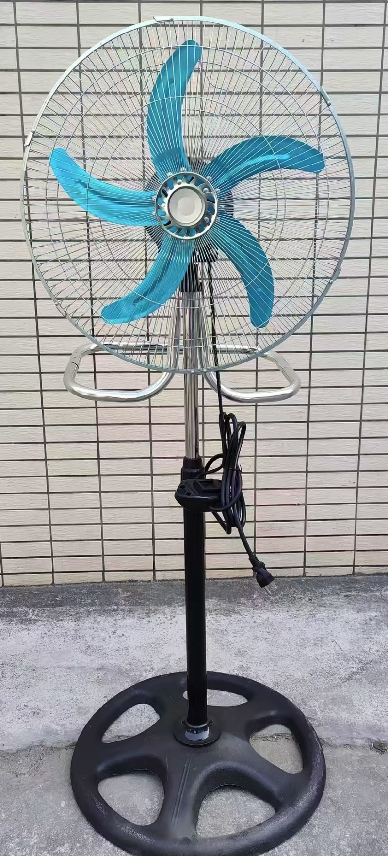 110v出口外贸， 18寸，落地扇+趴地扇+壁挂扇，三合一风扇， 一箱四台装， 470台， 低价处理！