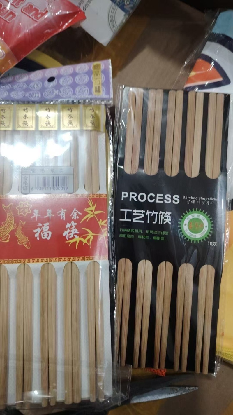筷子3万卡，1卡10双，清货1.5元一卡。要的联系！