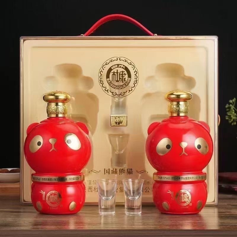 正品品牌白酒，白水杜康国藏熊猫，52度浓香型，500毫升*2瓶*3提，【一箱里面有三提】资质齐全，35元一提。