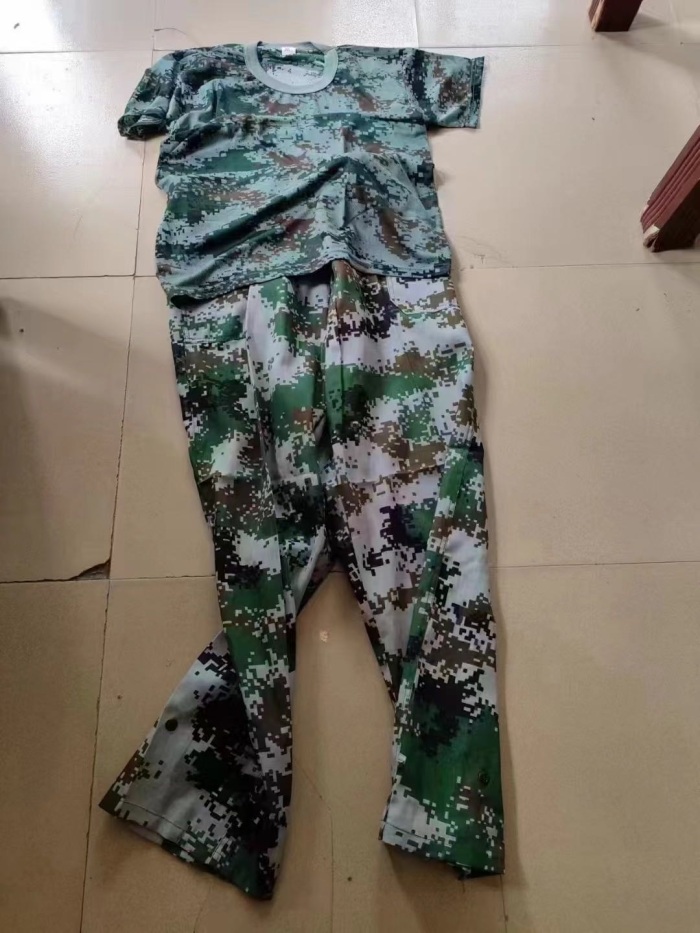 迷彩服7000套，有喜欢的拿去