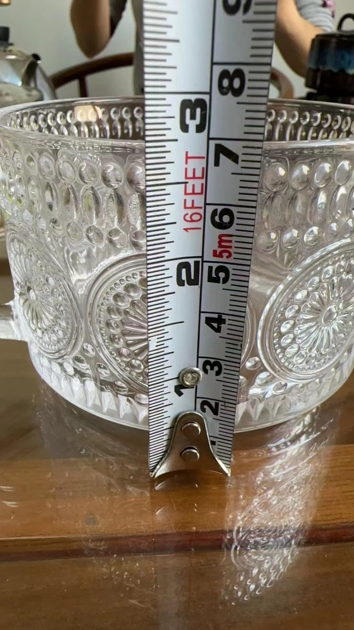 浮雕玻璃杯。2000多个，两个款式，都有独立包装。