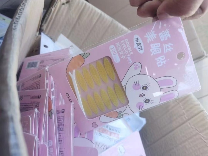 美妆工具，10吨 各种各样的，清仓库便宜出