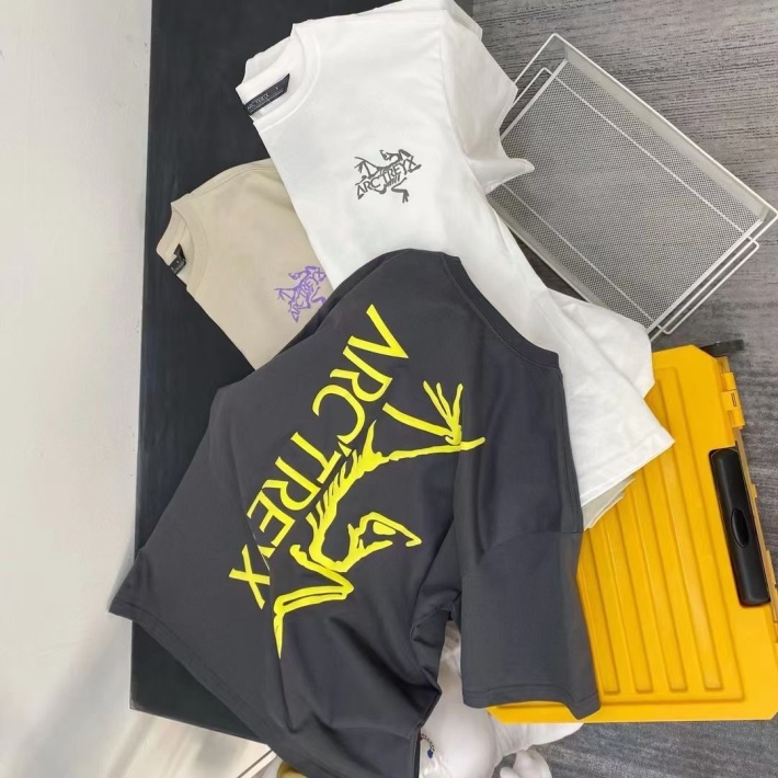 300 多件鸟家新款 T恤 260 克双沙 三个色 S-XL 前后发泡印花 做工通肩拉条，螺纹采用定织定染 面料有过水洗抛干 不起球不缩水不掉色