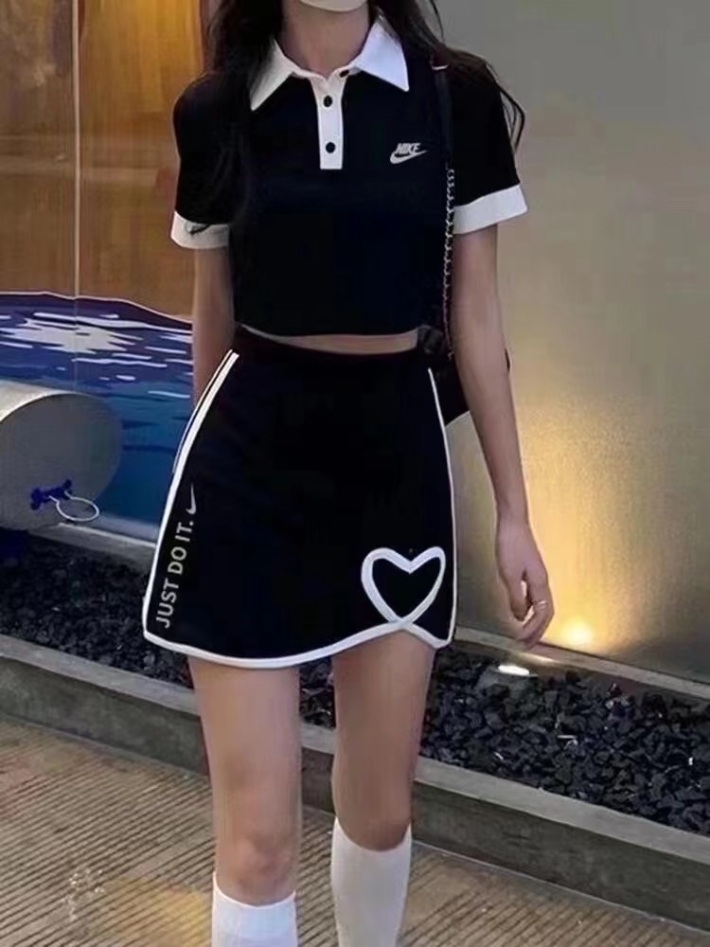 潮牌套装 1500 套 要的联系