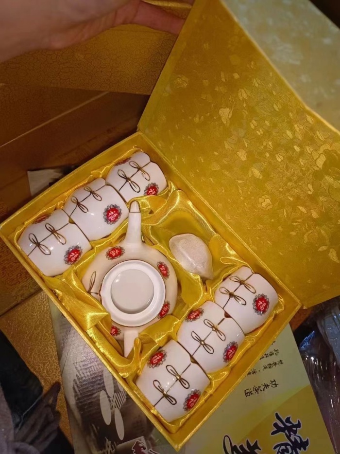 茶具4百套左右， 对口的拿去发财，6.5元一套秒杀