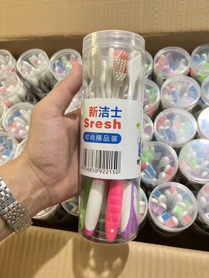 佳洁士牙刷3.8元一桶，一桶10支 50桶一箱，总3000桶