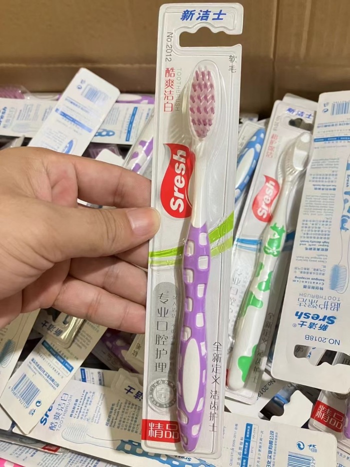 佳洁士牙刷5000支，3毛8一支