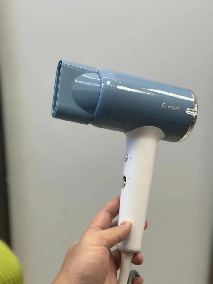 扬子吹风机2634pcs，1800w，3c认证都有，双盒包装 Yangzi hair dryer 2634pcs, 1800w, 3c certification, two-box packaging