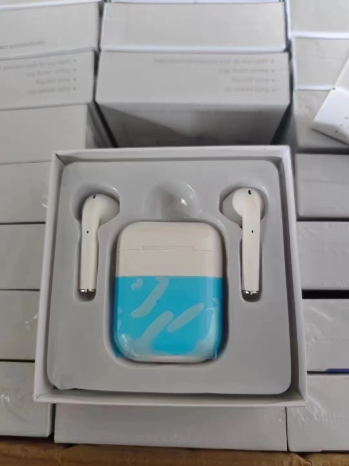 200盒i12蓝牙耳机 独立塑封包装，全清每盒几块钱 200 boxes of i12 Bluetooth headphones, independent plastic packaging, all-clear, a few dollars per box