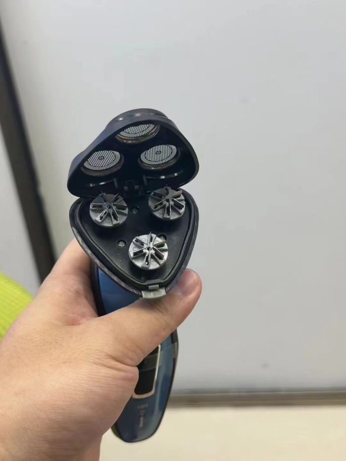 志高剃须刀还剩600个，十来块钱的事 There are still 600 Zhigao razors left, about ten yuan.