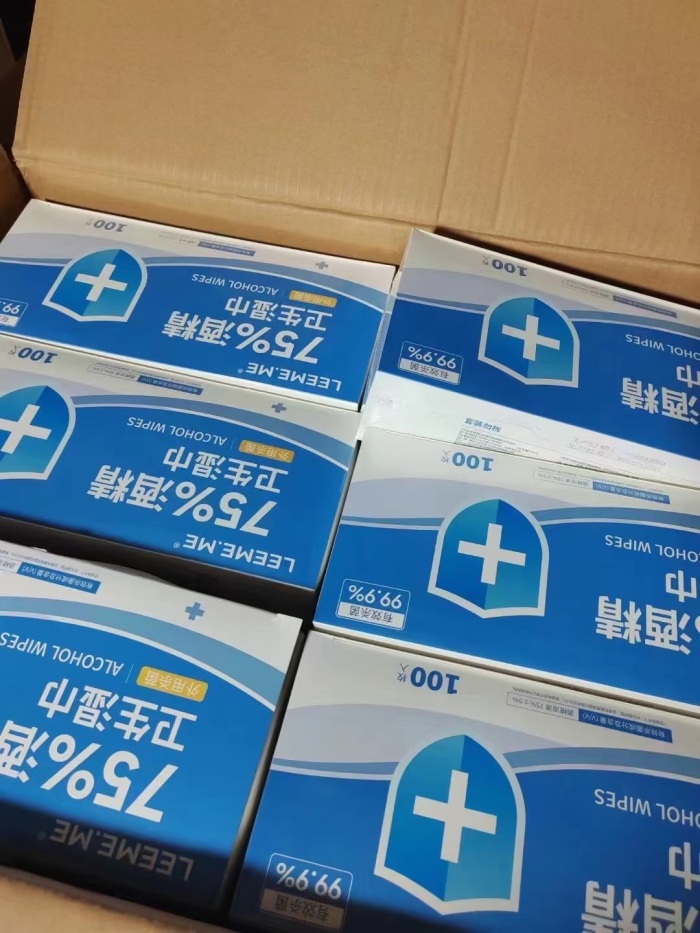 湿巾8000盒，2.2元/盒，每盒100片每片独立包装