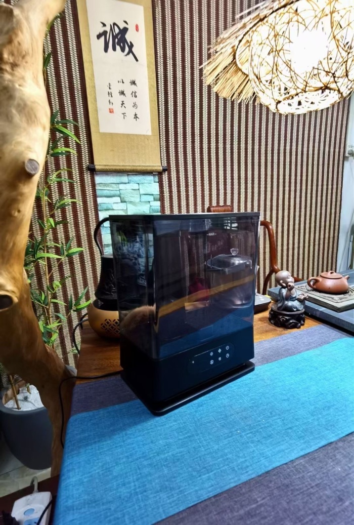 日本品牌 出口欧洲市场，欧规插头 原箱原件，三层包装，半透明PC水箱，分体式，可手提打水，上加水，带香薰盒，触摸，+数显功能，6.5L超大容量 仅有654台