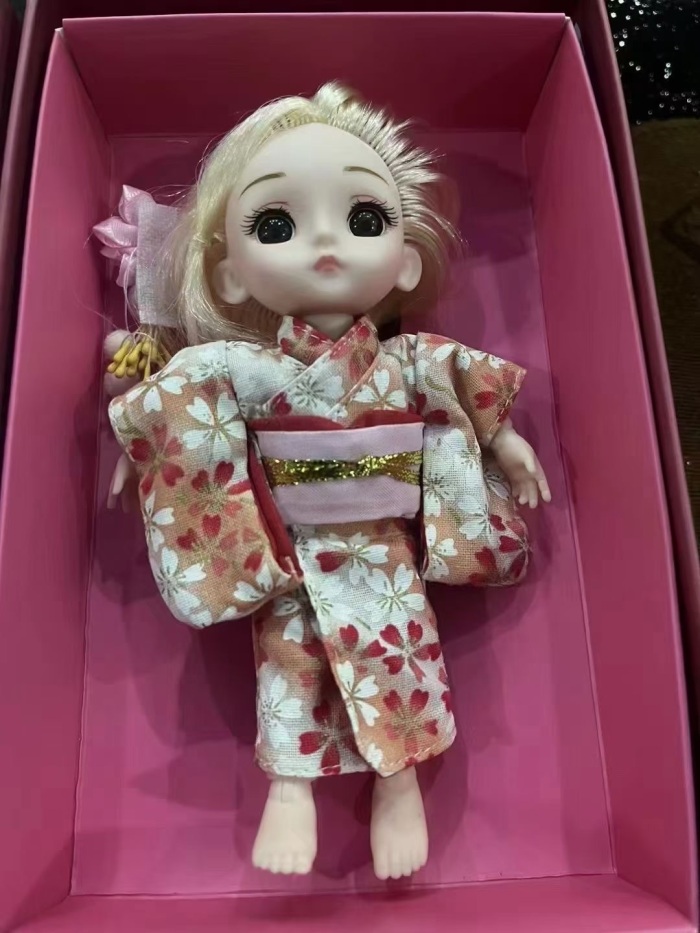 搪胶娃娃600个左右 对口的来，几块钱的事