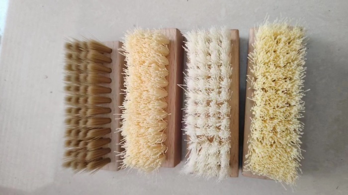 精品实木鞋刷 2万来个 毛毛钱清货 要的联系 Boutique solid wood shoe brush, more than 20,000 yuan, clear the goods, contact
