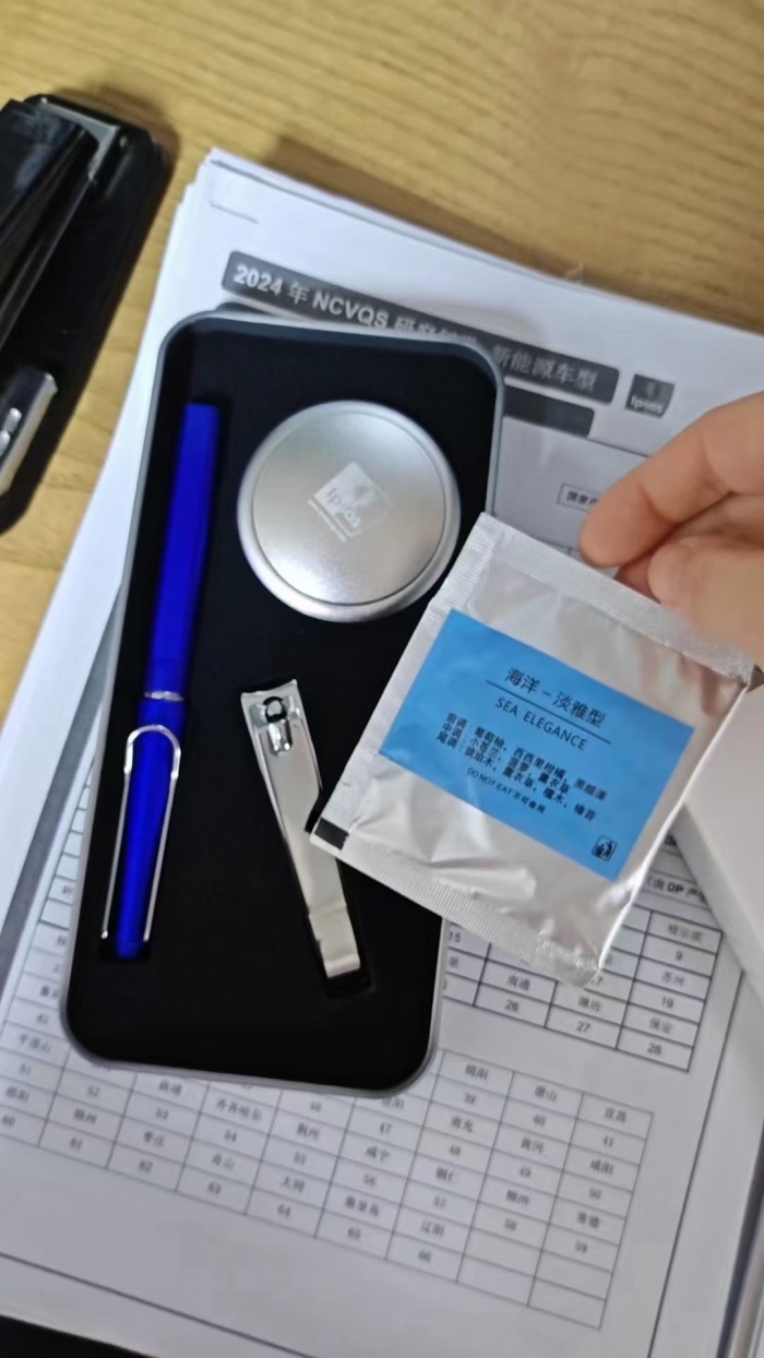 3件套。合金的。1100套 ​一瓶水钱带走 3-piece set. Alloy. 1100 sets Take away with a bottle of water.